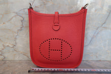 将图片加载到图库查看器,HERMES EVELYNE TPM Clemence leather Vermillon T刻印 Shoulder bag 700120049