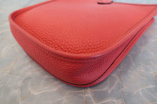 将图片加载到图库查看器,HERMES EVELYNE TPM Clemence leather Vermillon T刻印 Shoulder bag 700120049