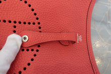 将图片加载到图库查看器,HERMES EVELYNE TPM Clemence leather Vermillon T刻印 Shoulder bag 700120049