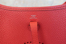 将图片加载到图库查看器,HERMES EVELYNE TPM Clemence leather Vermillon T刻印 Shoulder bag 700120049