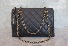 Load image into Gallery viewer, CHANEL Matelasse chain shoulder bag Caviar skin Black/Gold hadware Shoulder bag 800060109