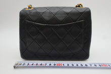 Load image into Gallery viewer, CHANEL Mini Matelasse Single Flap Chain shoulder bag Lambskin Black/Gold hardware Shoulder bag 800100034