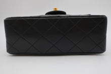 Load image into Gallery viewer, CHANEL Mini Matelasse Single Flap Chain shoulder bag Lambskin Black/Gold hardware Shoulder bag 800100034