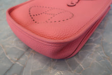 将图片加载到图库查看器,HERMES EVELYNE TPM Clemence leather Rose azalee Y刻印 Shoulder bag 700120052