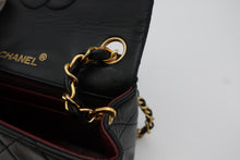 Load image into Gallery viewer, CHANEL Mini Matelasse Single Flap Chain shoulder bag Lambskin Black/Gold hardware Shoulder bag 800100034