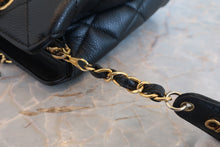 Load image into Gallery viewer, CHANEL Matelasse chain shoulder bag Caviar skin Black/Gold hadware Shoulder bag 800060109