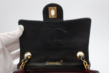 Load image into Gallery viewer, CHANEL Mini Matelasse Single Flap Chain shoulder bag Lambskin Black/Gold hardware Shoulder bag 800100034