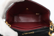 Load image into Gallery viewer, CHANEL Mini Matelasse Single Flap Chain shoulder bag Lambskin Black/Gold hardware Shoulder bag 800100034