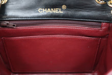 Load image into Gallery viewer, CHANEL Mini Matelasse Single Flap Chain shoulder bag Lambskin Black/Gold hardware Shoulder bag 800100034