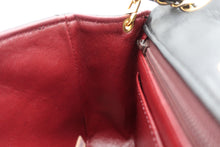 Load image into Gallery viewer, CHANEL Mini Matelasse Single Flap Chain shoulder bag Lambskin Black/Gold hardware Shoulder bag 800090239