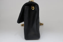 Load image into Gallery viewer, CHANEL Vicolore Big CC mark Chain shoulder bag Lambskin Black/Gold hardware Shoulder bag 800100035