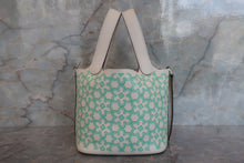Load image into Gallery viewer, HERMES PICOTIN LOCK Micro(micro) Lucky Daisy Swift leather Nata/Vert U Engraving Hand bag 700070059