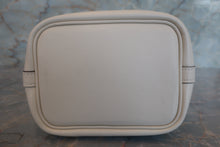 Load image into Gallery viewer, HERMES PICOTIN LOCK Micro(micro) Lucky Daisy Swift leather Nata/Vert U Engraving Hand bag 700070059