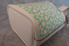 将图片加载到图库查看器,HERMES PICOTIN LOCK Micro(micro) Lucky Daisy Swift leather Nata/Vert U刻印 Hand bag 700070059