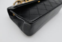 Load image into Gallery viewer, CHANEL Vicolore Big CC mark Chain shoulder bag Lambskin Black/Gold hardware Shoulder bag 800100035