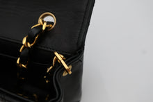 Load image into Gallery viewer, CHANEL Vicolore Big CC mark Chain shoulder bag Lambskin Black/Gold hardware Shoulder bag 800100035