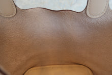 Load image into Gallery viewer, HERMES PICOTIN LOCK Micro(micro) Lucky Daisy Swift leather Nata/Vert U Engraving Hand bag 700070059