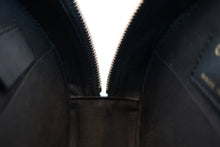 Load image into Gallery viewer, CHANEL Matelasse round chain shoulder bag Caviar skin Black/Gold hadware Shoulder bag 700040044