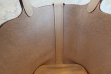 Load image into Gallery viewer, HERMES PICOTIN LOCK Micro(micro) Lucky Daisy Swift leather Nata/Vert U Engraving Hand bag 700070059