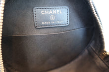 Load image into Gallery viewer, CHANEL Matelasse round chain shoulder bag Caviar skin Black/Gold hadware Shoulder bag 700040044