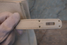 Load image into Gallery viewer, HERMES BIRKIN 35 Clemence leather White □R Engraving Hand bag 700050002