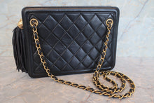 将图片加载到图库查看器,CHANEL/香奈儿 CF 流苏 链条 肩背包 羊皮 Black/Gold hadware(黑色/金色金属) 肩背包 700100207