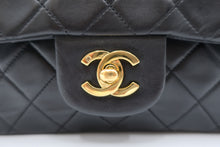 Load image into Gallery viewer, CHANEL Matelasse Double Flap Double Chain shoulder bag Lambskin Black/Gold hardware Shoulder bag 800090147