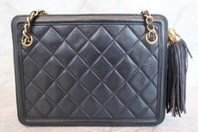 将图片加载到图库查看器,CHANEL/香奈儿 CF 流苏 链条 肩背包 羊皮 Black/Gold hadware(黑色/金色金属) 肩背包 700100207