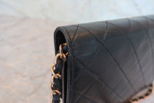 Load image into Gallery viewer, CHANEL Matelasse push lock chain shoulder bag Lambskin Black/Gold Hardware Shoulder bag 800080139