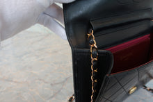 Load image into Gallery viewer, CHANEL Matelasse push lock chain shoulder bag Lambskin Black/Gold Hardware Shoulder bag 800080139