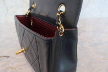 将图片加载到图库查看器,CHANEL/香奈儿 CF 链条包 羊皮 Black/Gold hadware(黑色/金色金属) 肩背包 700100229