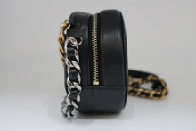 Load image into Gallery viewer, CHANEL CHANEL19 Matelasse Round Chain shoulder bag Lambskin Black/Gold hardware/Silver hardware Shoulder bag 800090124