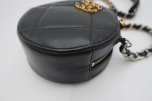 Load image into Gallery viewer, CHANEL CHANEL19 Matelasse Round Chain shoulder bag Lambskin Black/Gold hardware/Silver hardware Shoulder bag 800090124