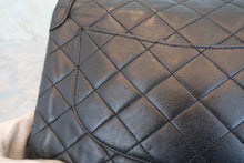 Load image into Gallery viewer, CHANEL Paris Limited Matelasse chain shoulder bag Lambskin Black/Gold hadware Black/Gold hadware 800050092