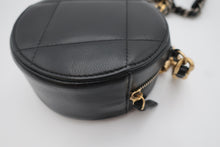 Load image into Gallery viewer, CHANEL CHANEL19 Matelasse Round Chain shoulder bag Lambskin Black/Gold hardware/Silver hardware Shoulder bag 800090124