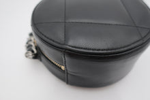 Load image into Gallery viewer, CHANEL CHANEL19 Matelasse Round Chain shoulder bag Lambskin Black/Gold hardware/Silver hardware Shoulder bag 800090124