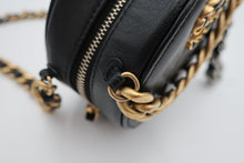 Load image into Gallery viewer, CHANEL CHANEL19 Matelasse Round Chain shoulder bag Lambskin Black/Gold hardware/Silver hardware Shoulder bag 800090124