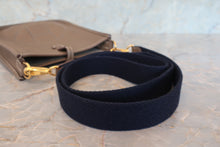 Load image into Gallery viewer, HERMES  EVELYNE TPM Clemence leather Etoupe gray Z Engraving Shoulder bag 700080109
