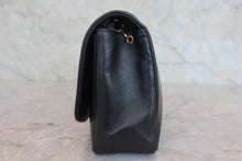 Load image into Gallery viewer, CHANEL Diana matelasse chain shoulder bag Lambskin Black/Gold hadware Shoulder bag 800020192
