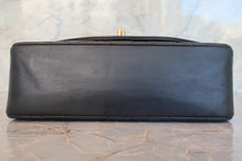 将图片加载到图库查看器,CHANEL/香奈儿 戴妃 CF 链条包 羊皮 Black/Gold hadware(黑色/金色金属) 肩背包 700120047