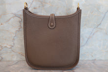 Load image into Gallery viewer, HERMES  EVELYNE TPM Clemence leather Etoupe gray Z Engraving Shoulder bag 700080109