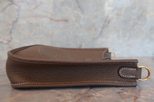 Load image into Gallery viewer, HERMES  EVELYNE TPM Clemence leather Etoupe gray Z Engraving Shoulder bag 700080109