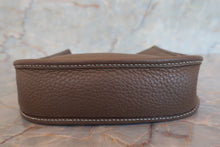 Load image into Gallery viewer, HERMES  EVELYNE TPM Clemence leather Etoupe gray Z Engraving Shoulder bag 700080109