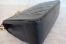 将图片加载到图库查看器,CHANEL/香奈儿 戴妃 CF 链条包 羊皮 Black/Gold hadware(黑色/金色金属) 肩背包 700120047