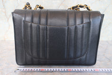 画像をギャラリービューアに読み込む, CHANEL/シャネル マドモアゼルチェーンショルダーバッグ キャビアスキン ブラック/ゴールド金具 ショルダーバッグ 800010033