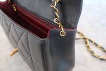 将图片加载到图库查看器,CHANEL/香奈儿 戴妃 CF 链条包 羊皮 Black/Gold hadware(黑色/金色金属) 肩背包 700120047