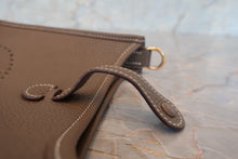 Load image into Gallery viewer, HERMES  EVELYNE TPM Clemence leather Etoupe gray Z Engraving Shoulder bag 700080109
