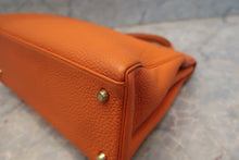 画像をギャラリービューアに読み込む, HERMES/エルメス ケリー32 トゴ オレンジ □F刻印 ショルダーバッグ 700090147