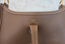 Load image into Gallery viewer, HERMES  EVELYNE TPM Clemence leather Etoupe gray Z Engraving Shoulder bag 700080109