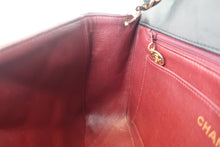 Load image into Gallery viewer, CHANEL Diana matelasse chain shoulder bag Lambskin Black/Gold hadware Shoulder bag 800020192